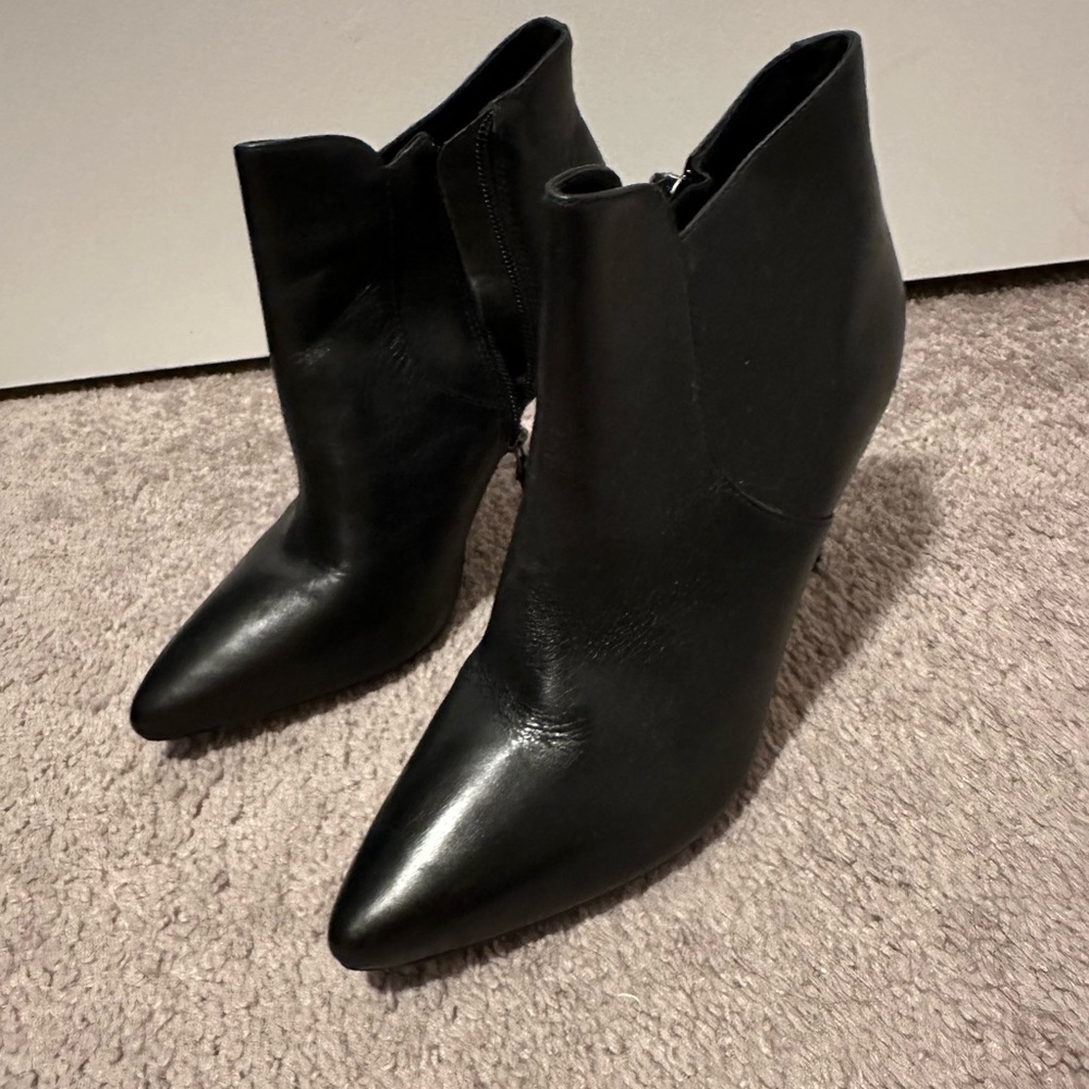 Excellent used condition Black Boot